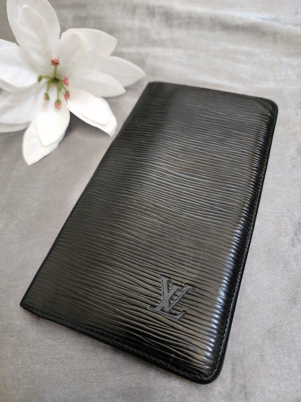 Louis Vuitton Black Epi Leather Card Holder/long Wallet